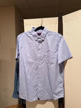UNTUCKit Light Blue Short-Sleeve Button-Down Shirt